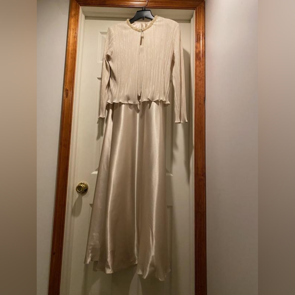 CACHET 2 piece beautiful cream dress